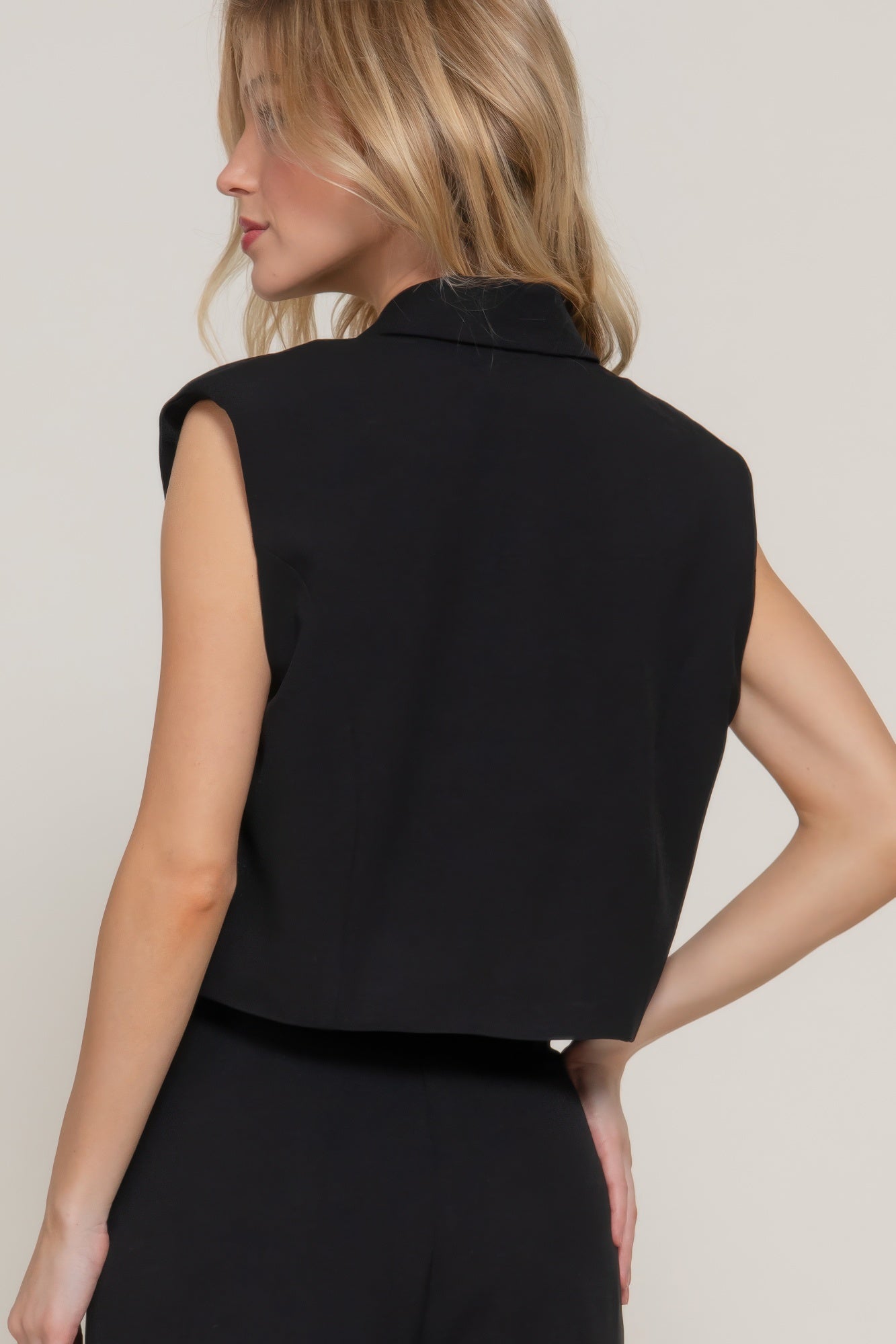 Lapel Collar W/shoulder Pads Vest — Black