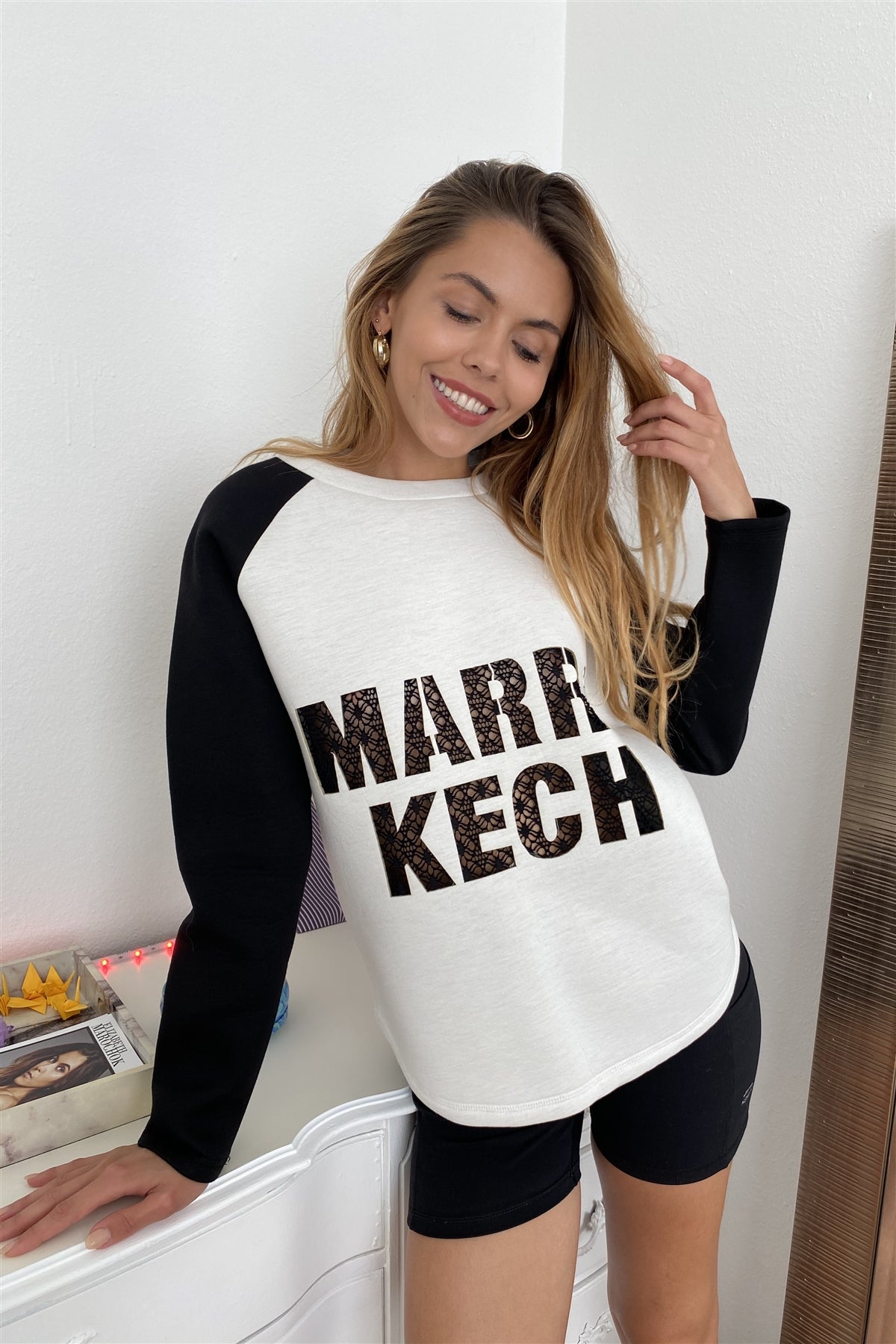 Contrast Sleeve Curved Hem Sweater — White