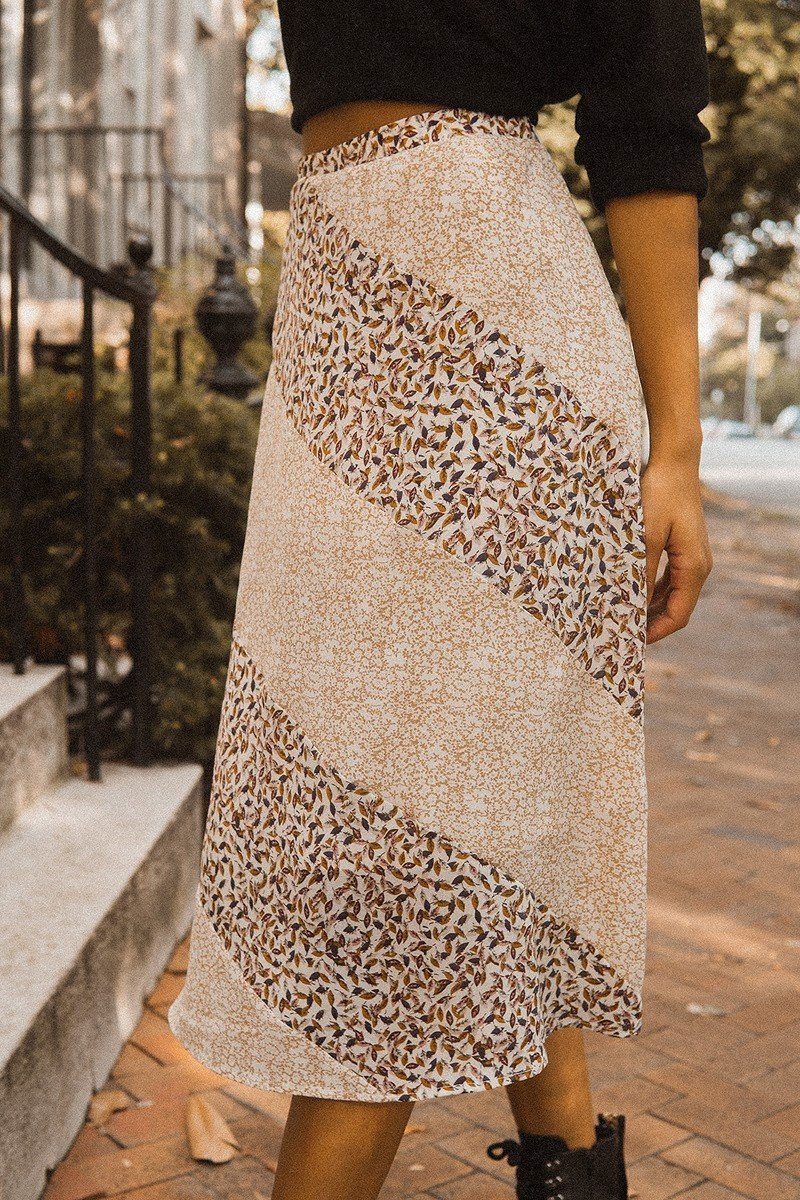 A Floral-print Woven Midi Skirt — Taupe