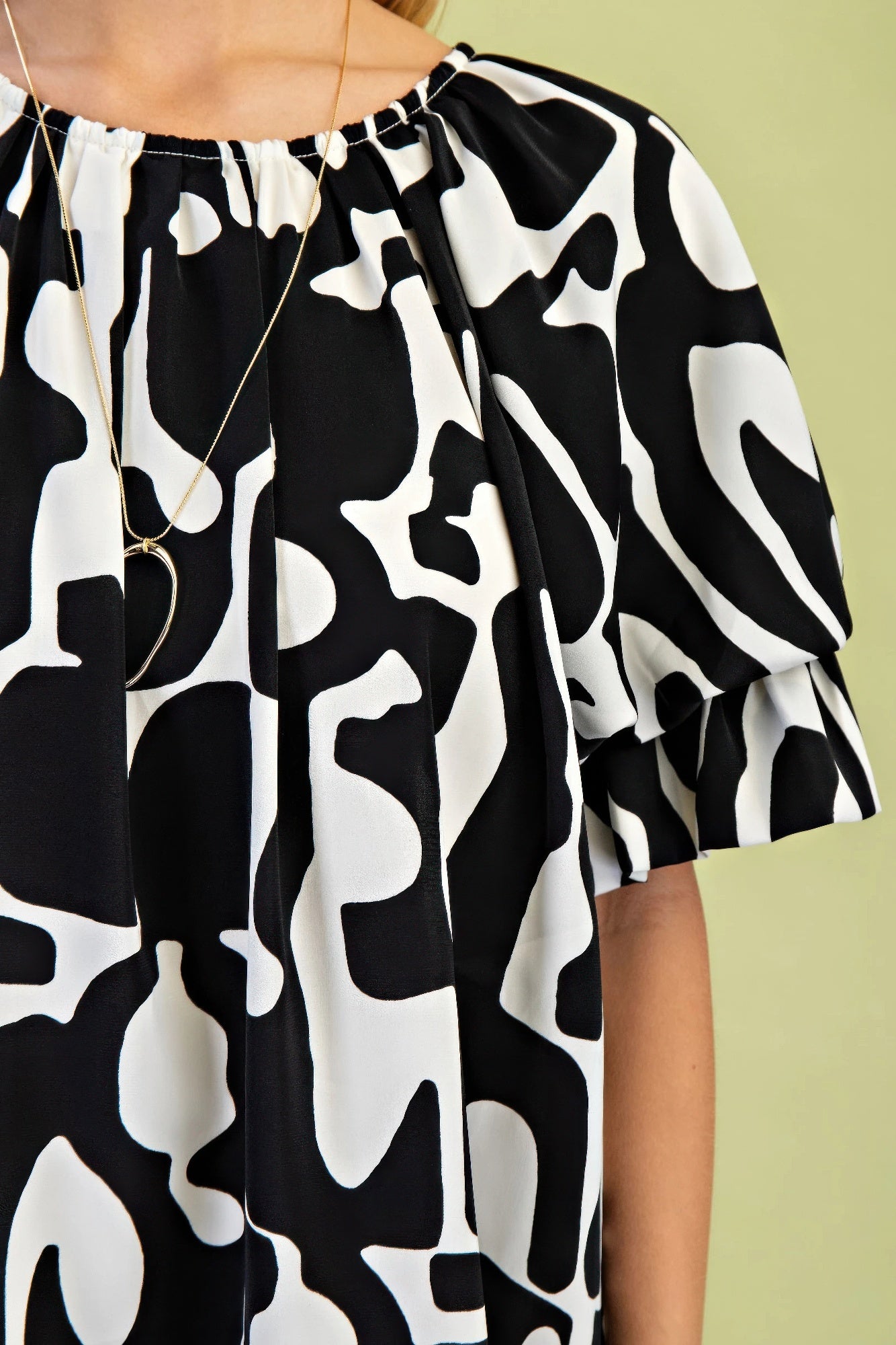 Geometric Print Loose Fit Mini Dress With Gathered Balloon Sleeves — Black