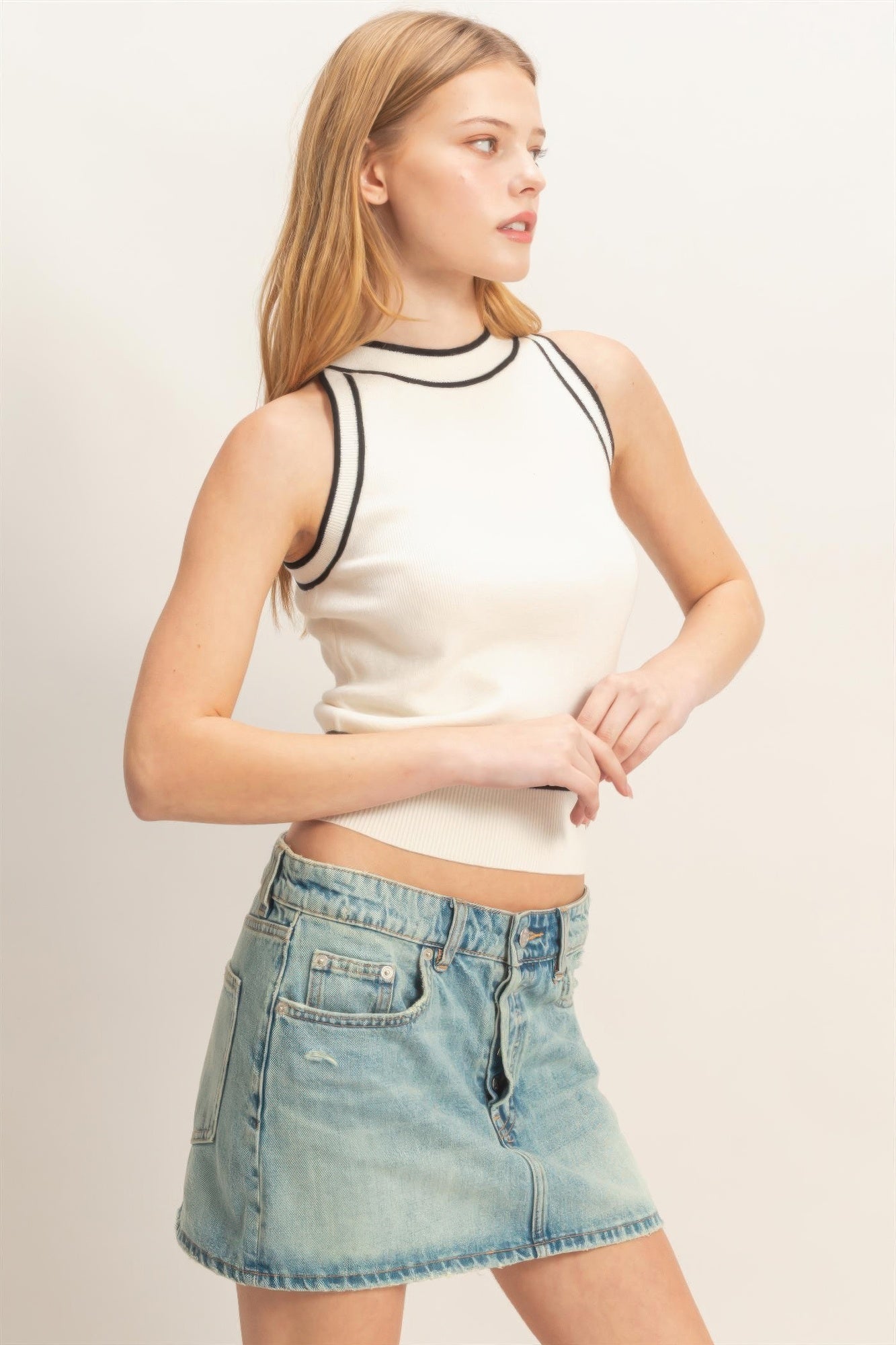 Contrast Trim Sleeveless Ribbed Top